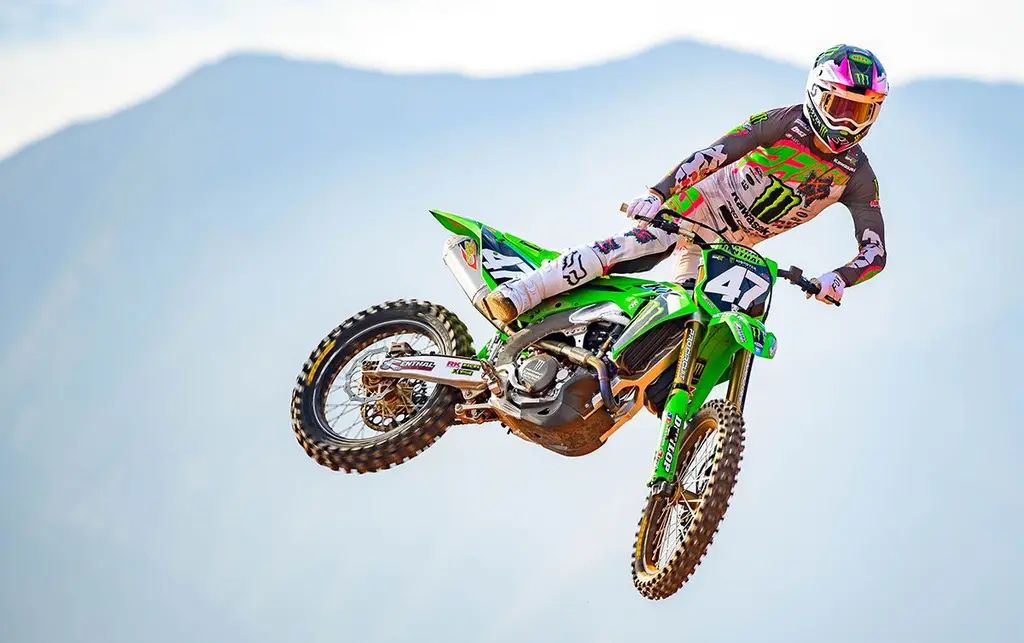 モンスターB.C 【カズ】 Monster Energy Kawasaki apresenta equipe para o AMA SuperMotocross